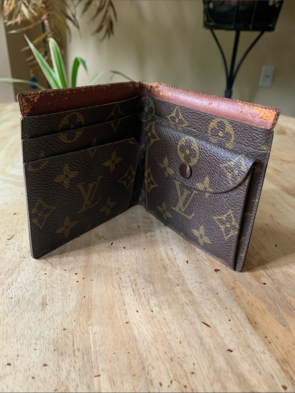LOUIS VUITTON Vintage Monogram Canvas Bi-Fold Wallet - 1987 - Picture 6 of 11